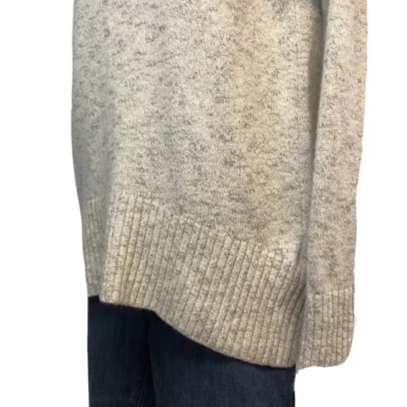 Women’s Banana Republic Gray Pullover Sweater Size S - Picture 3 of 4